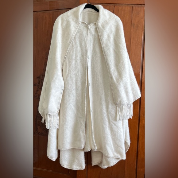 Elegant Alpaca Cloak Wrap w/Scarf - Picture 2 of 6